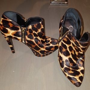 Gorgeous Jessica Simpson booties